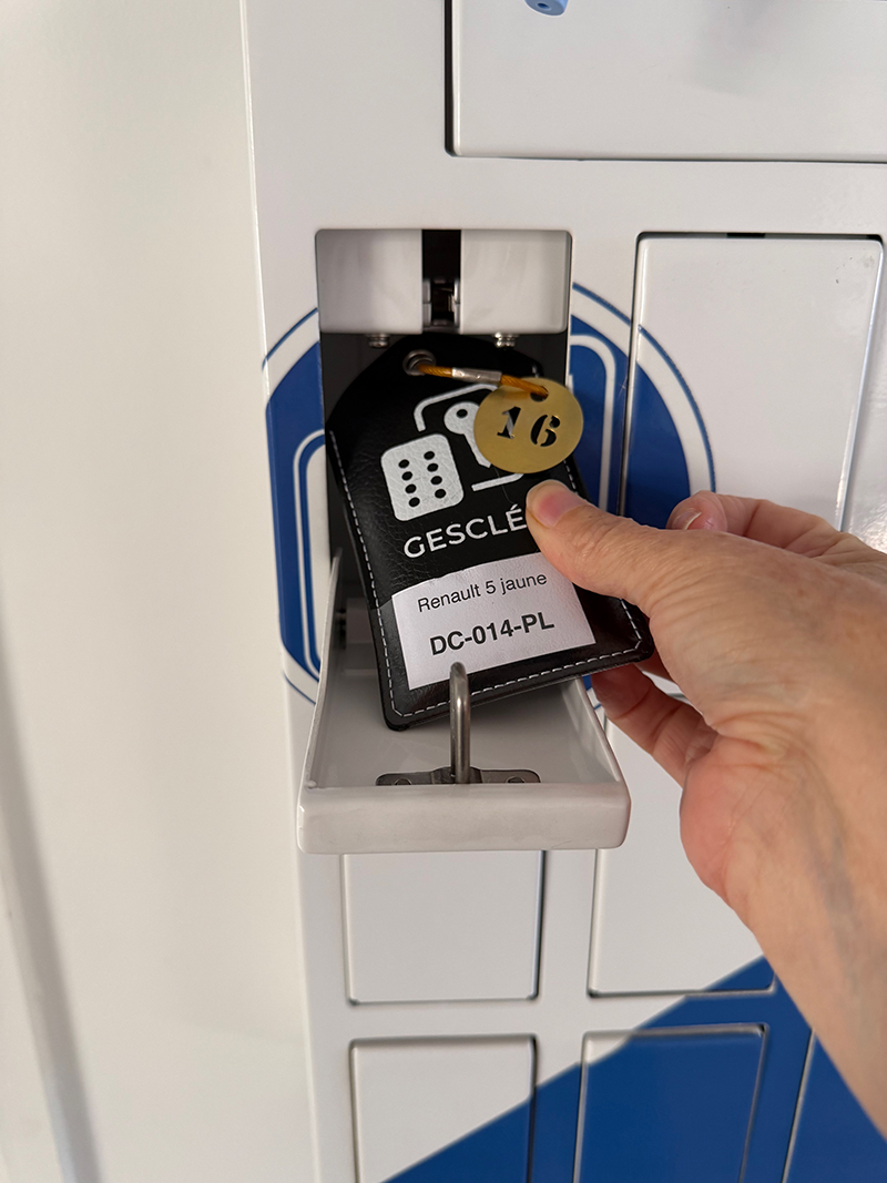Etui dans GC Une clé plate type carte de crédit pour les voitures