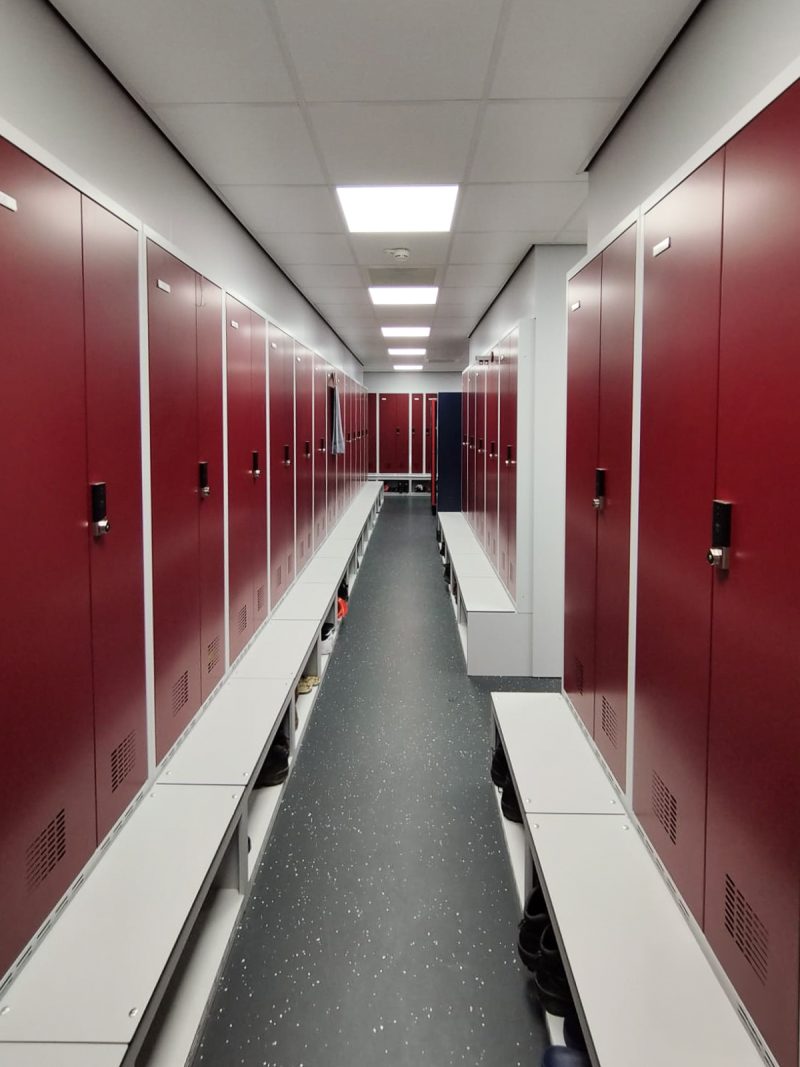 Vestiaire rouge avec serrure autonome