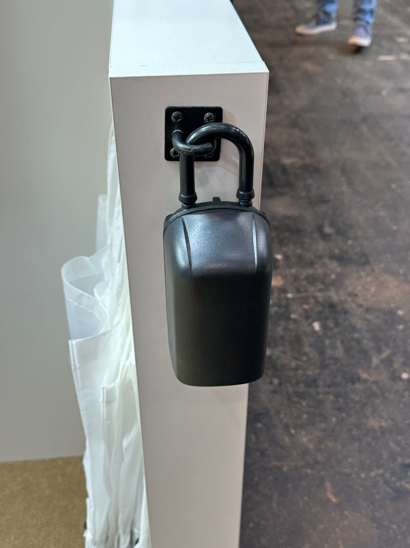 Boite à clé avec anse pour crocher