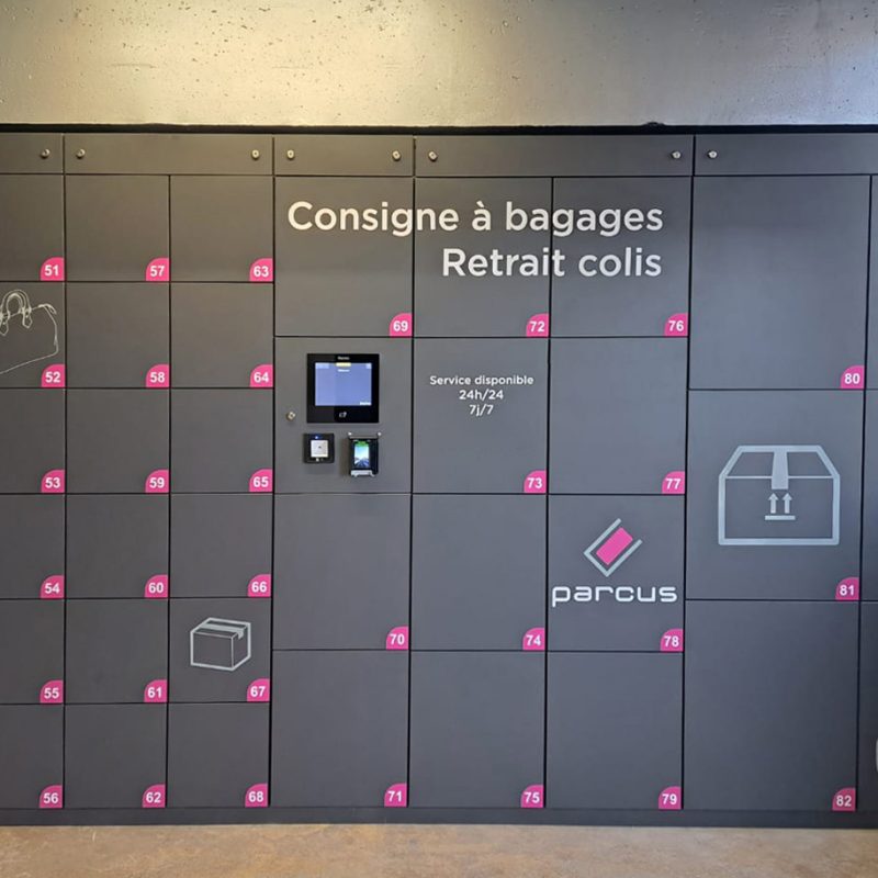 Bagagerie noire numero rose