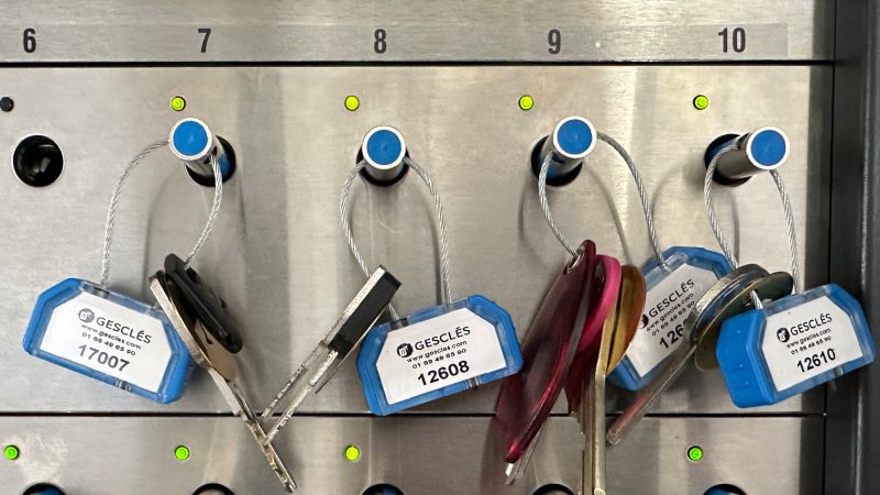 scellés pour accrocher des clés